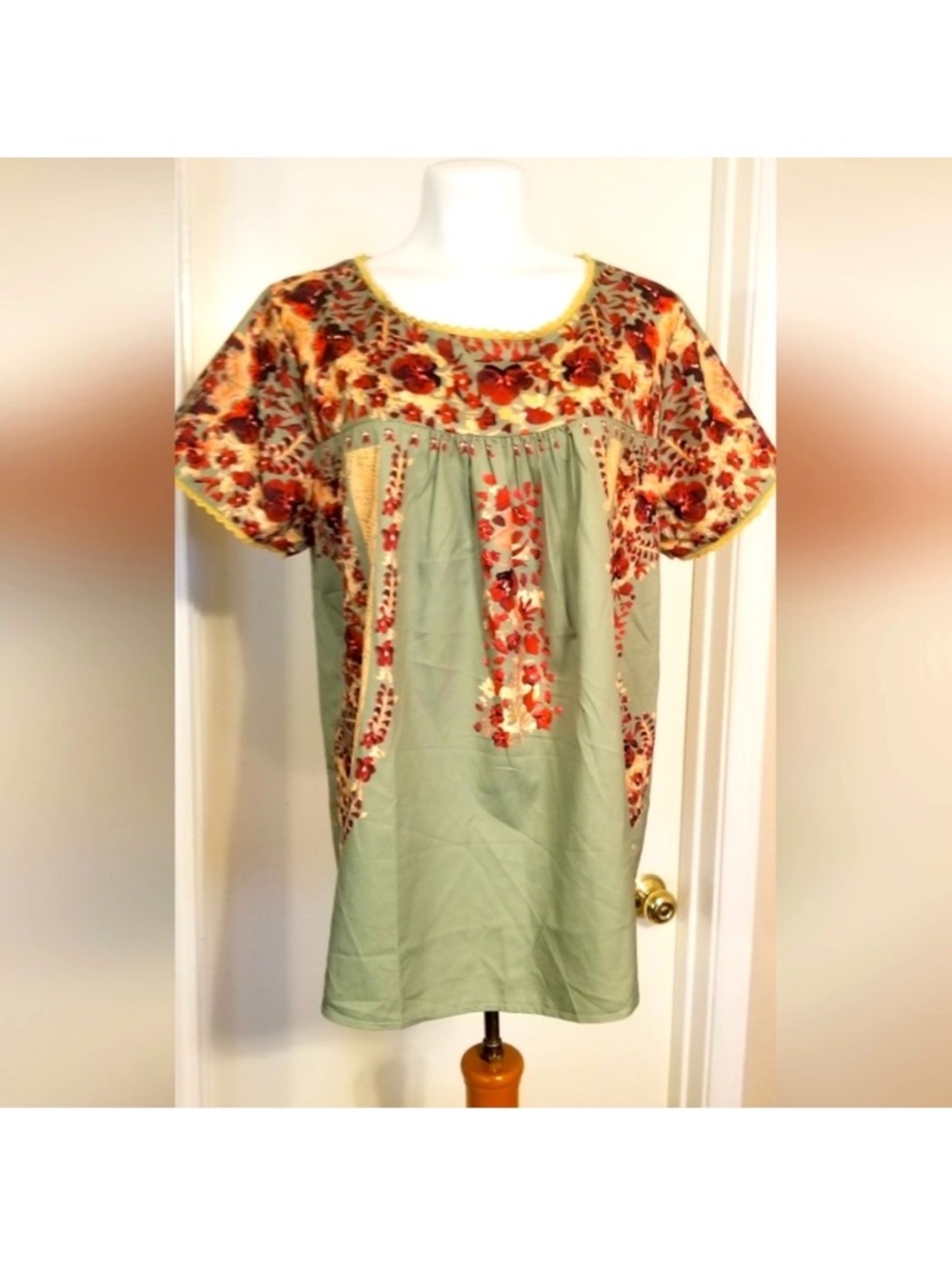 Short-Sleeve Blouse in Sage with Floral Yoke. Boho, Fiesta, parties. XL